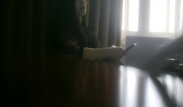 【良家故事】偷拍 网恋 中年良家妇女收割机，人妻出轨，有聊天记录，酒店脱光享受偷情的刺激感