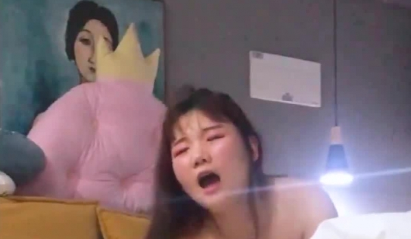 国产大神strawberry的性爱日记 高潮迭起的大胸美少女学生爽到不能唿吸