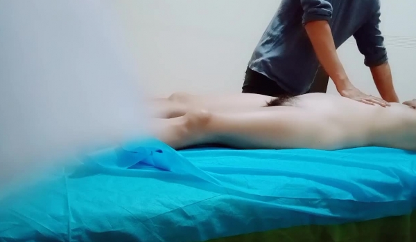 【骚宝】偷拍 中医SPA人妻求诊抠穴喷水 操出白带潮吹！~~-来位人妻 诊疗到胸部 看是否有硬块