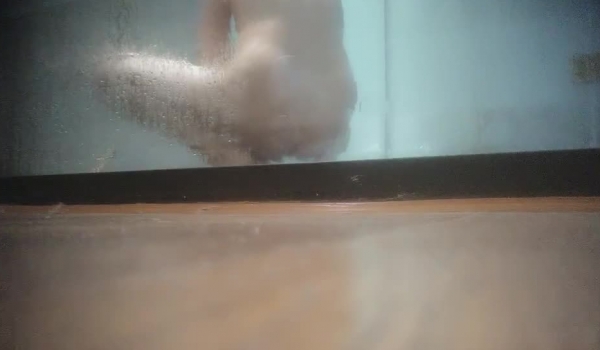 良家人妻的私密生活，【推油少年】，少妇偷偷玩刺激，让别的男人随意玩穴，爽得乱抖呻吟不停！