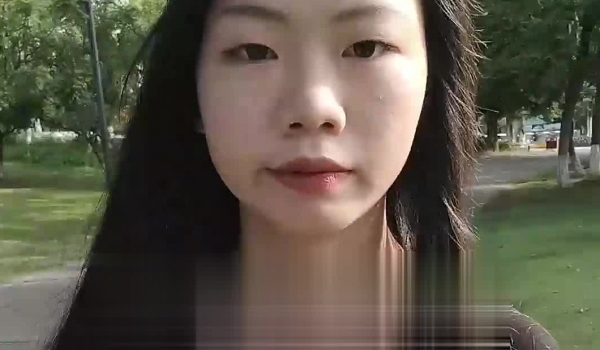 露出调教大神【查小理】最新 李青摸眼跑路 室内，一个月20万，母狗也真是豁出去了牛逼