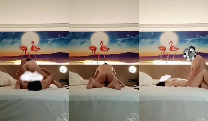 ️【姐弟乱伦】，10万粉玩姐大神【真实姐弟乱伦历程】钻石贴，一镜到底，短窄的沙发上内射了亲姐的骚