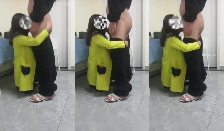 乱伦偷情 监控拍下反差婊丈母娘阳具插B自慰，大神趁机勾引强上，良家熟女的丰满屁股非常诱惑刺激