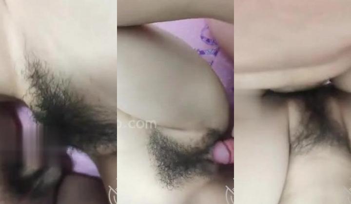 《叔嫂乱伦》趁着大哥不在家强上风韵犹存的嫂子