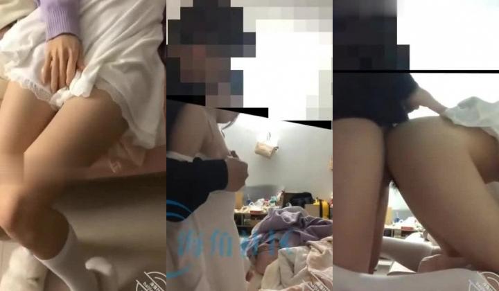 【最新封神 ️极品乱伦】 和主播妹妹蜗居出租屋 骚妹妹这段时间也是忍了好久早就发情了 内射骚妹妹