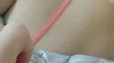 海角【和妈妈在出租房的故事】合集，就要在老爸搞过老妈的床上搞她，不过已经被封号了，且看且珍惜