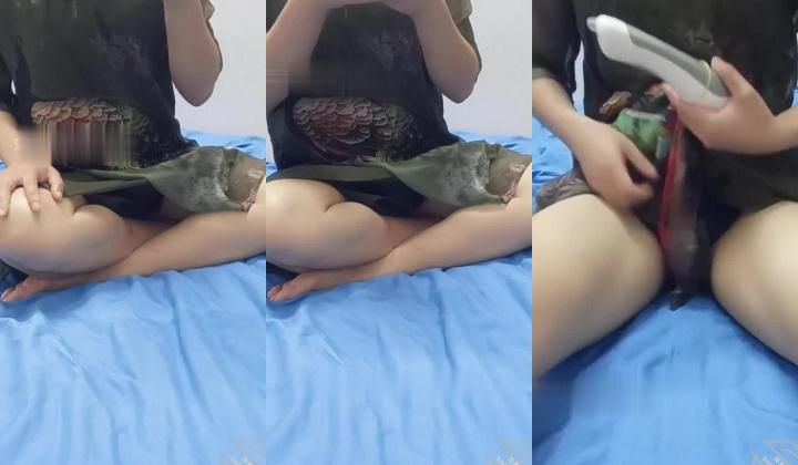 极品单亲妈妈教导儿子乱伦做爱7.0 儿子不在家拿出珍藏已久的AV棒 喜欢看色情片自慰 又麻又爽