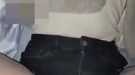 最新乱伦！色弟弟对离异的姐姐渴望已久，骚姐姐是个美腿少妇 穿上黑丝 这美腿，弟弟再也忍不住