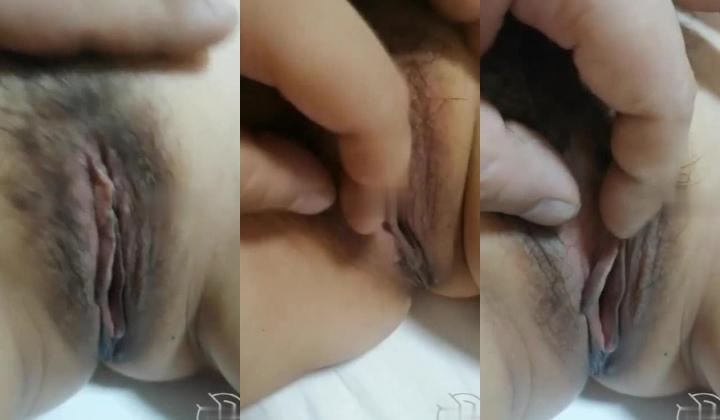 《家庭乱伦》姑妈现在是如狼似虎的年纪 勾起了姑妈的性欲 现在姑妈每天都想要