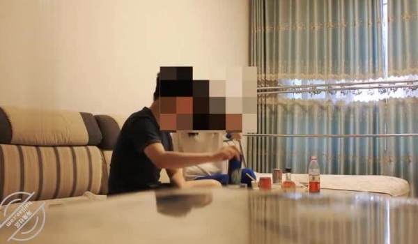 乱伦达人老吴 ️畸形的爱破处兄弟女儿 处女血是那么的刺眼