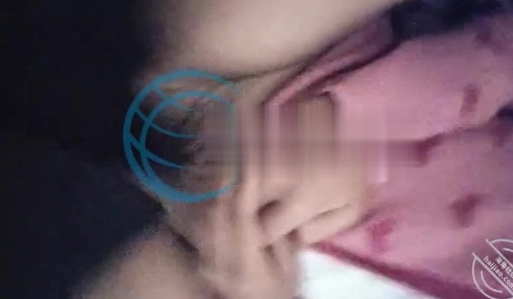 乱伦大神【19岁女儿小亚】付费钻石贴，女儿的JK装让我这个中年人手在颤抖