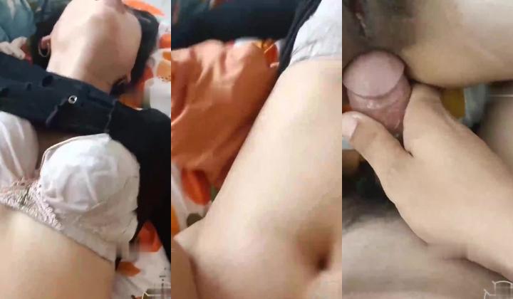 最新流出重磅福利真实与小妈（后妈）乱伦-从无到有一步一步玩喷水