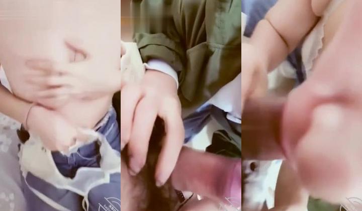 10万粉玩姐大神【真实姐弟乱伦历程】钻石贴，姐姐跪在地上帮我口交、乳交、深喉爆射到她呕吐不止