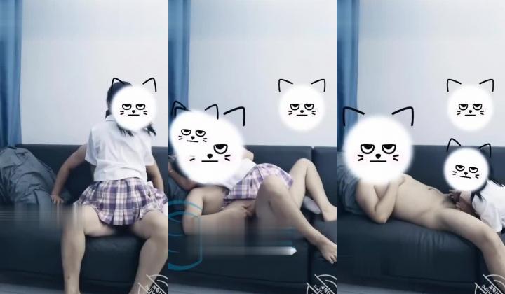 父女乱伦大神【萝莉女儿的生活记录】钻石贴，假期结束回来的路上，没忍住在山谷路边内射了女儿