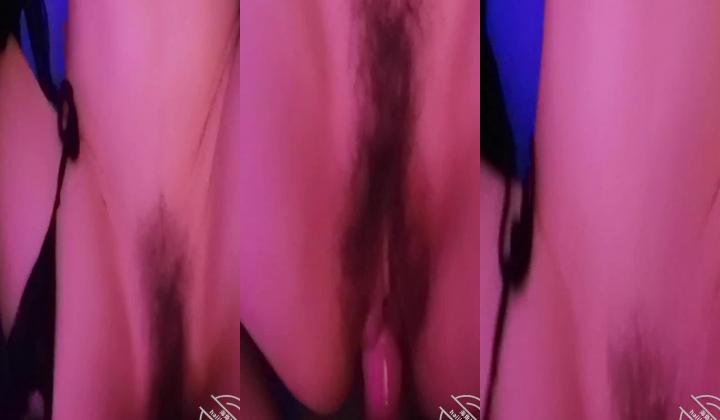 《收费秘超强乱伦速递》罕露脸海角大神黑马背着姐夫与高颜值姐姐乱伦姐夫楼下做饭偸偸和姐姐在楼梯口激