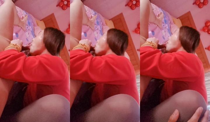 贵在真实~91大神乱伦，在婚房和54岁丈母娘偷情，躺床上享受那锤炼过炉火纯青的舌头舔舐 简直是人