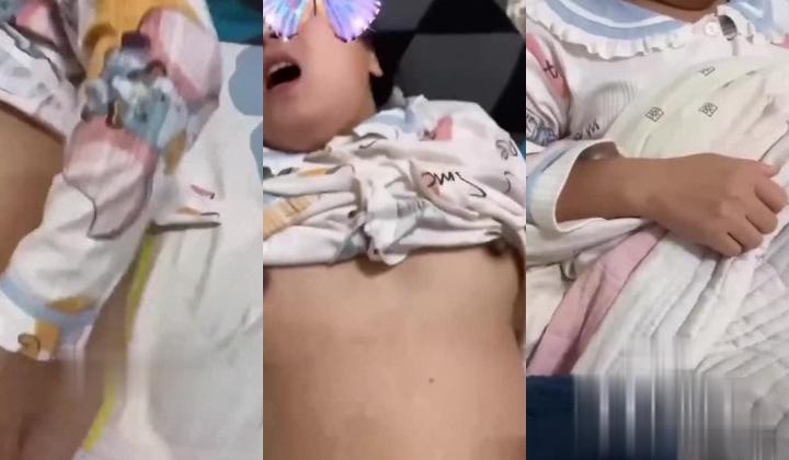 【母子乱伦22分刺激视频流出】直接进入妈妈房间“妈妈是不是还想要？”调教对白精彩有趣