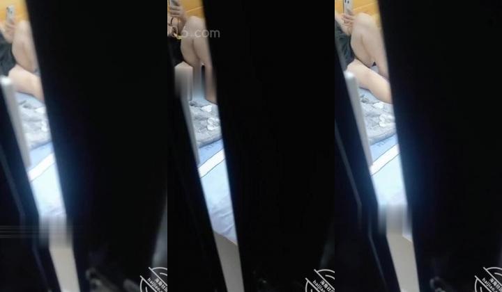 海角社区母子乱伦大神和妈妈在出租房的故事 ️ 老妈的性福时刻要在老爸搞过老妈的床上搞她