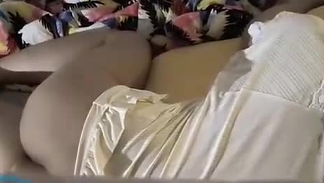 海角大神乱伦合集。【亲妹妹的期待】，最牛逼的是让妹妹去女浴室偷拍照片，还拍到好几个美女
