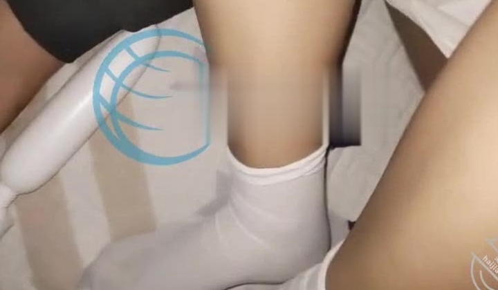 乱伦大神【19岁女儿小亚】付费钻石贴，女儿的JK装让我这个中年人手在颤抖
