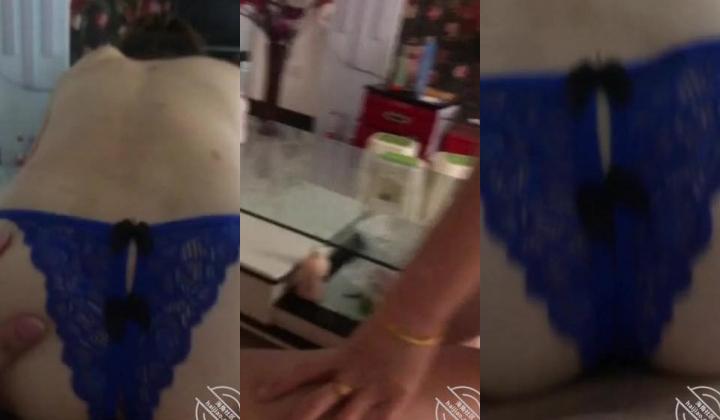 【母子乱伦】，好多人跪求，海角13万粉丝，被封大神【真实妈妈的路程】蓝色情趣开档内裤，刺激的我每
