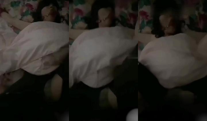 最新2-17母子乱伦SM捆绑，虽然是演的，但这少妇确实狠极品，舞蹈及瑜伽老师，身材棒 瑜伽服丝袜