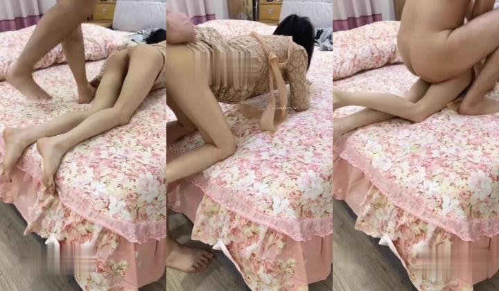 电报群大神『我的侄女叫小夕』乱伦性爱私拍 娇嫩侄女承受大屌的抽插内射