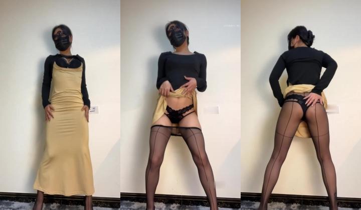 极品翘臀长腿网络女神【优优】最新定制乱伦，黑丝包臀长裙淫语脱光勾引儿子+碎花旗袍被金主无套爆肏颜