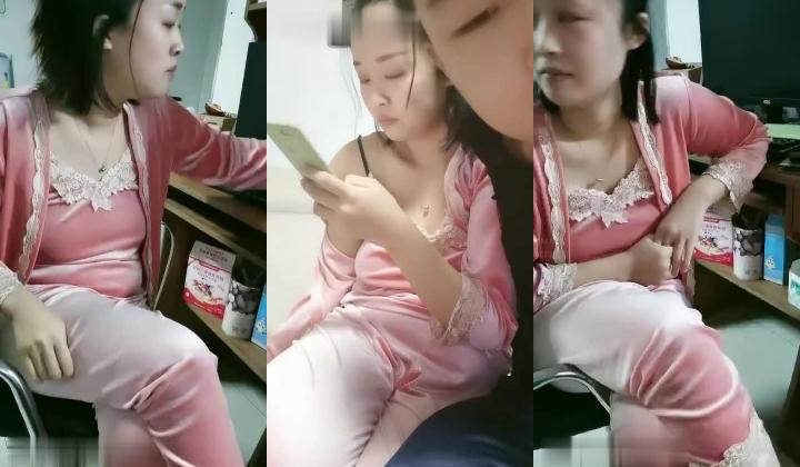 玩转时尚乱伦『和嫂子啪啪』哺乳期大奶骚浪嫂子性欲强一直求操 沙发跪舔 无套抽插爆操 爽了嘴都合不