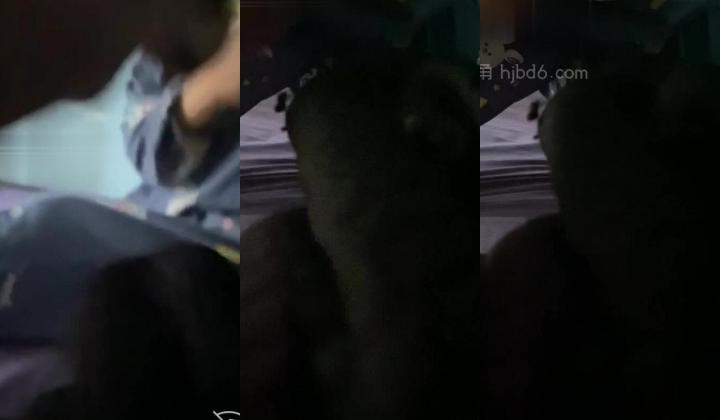 海角大神合集，【真实小王子】，和老妈乱伦上母记录，老妈骂的越凶我干的越猛，偷拍上厕所洗澡