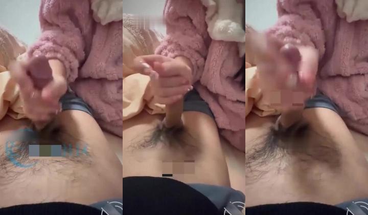 在KTV乱伦 强上姐姐后续又又又更新了！美腿翘臀骚货姐姐，紧身牛仔裤 拖地 背影太诱惑弟弟了，拔