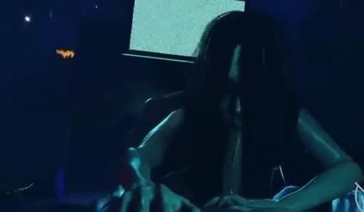 最新流出，海角泡良大神，【爱乱伦的搭讪达人】先强操了离婚的姐姐。后续又拿下了高颜值表妹。表妹还是