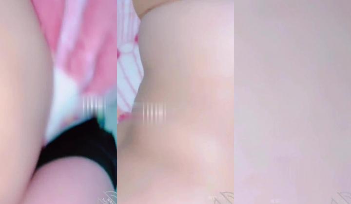 镶珠神人与妈妈和外婆乱伦后续2 趁爸爸睡着和妈妈刺激操B&妈妈疑似怀孕断更