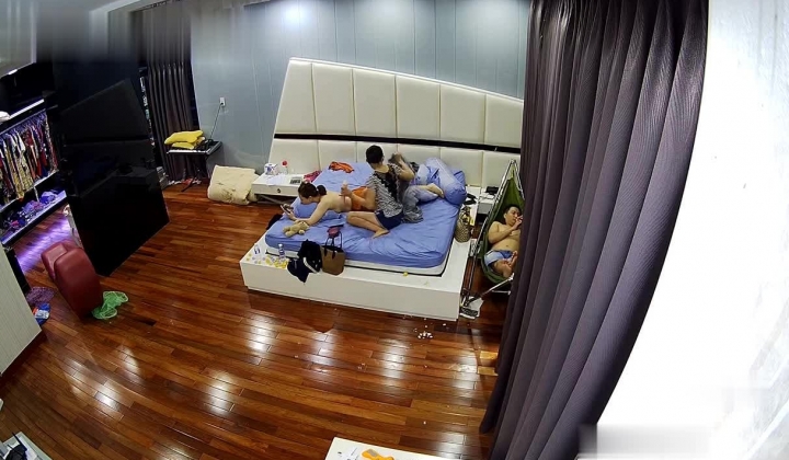 【精品TP】家庭网络破解摄像头 ️ 记录豪宅夫妻每天吃饱了就花样操逼!