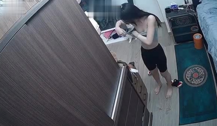 【精品TP】家庭网络破解摄像头 ️偷窥记录颜值天花板美女与男友日常在家喷血画面（完结篇）