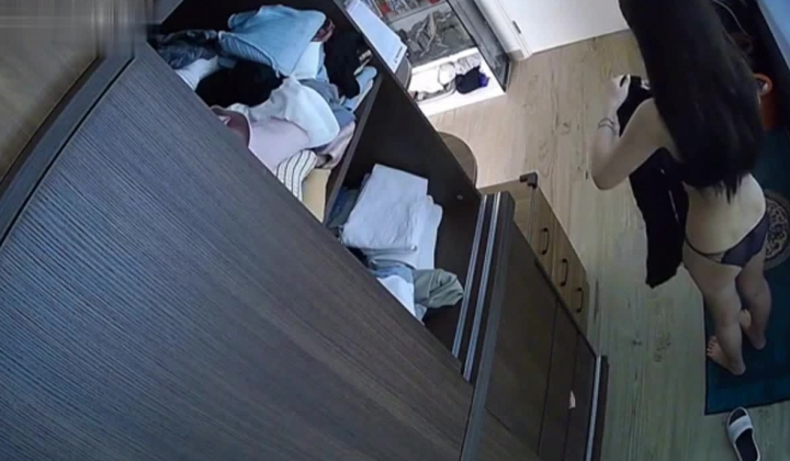 【精品TP】家庭网络破解摄像头 ️偷窥记录颜值天花板美女与男友日常在家喷血画面（完结篇）
