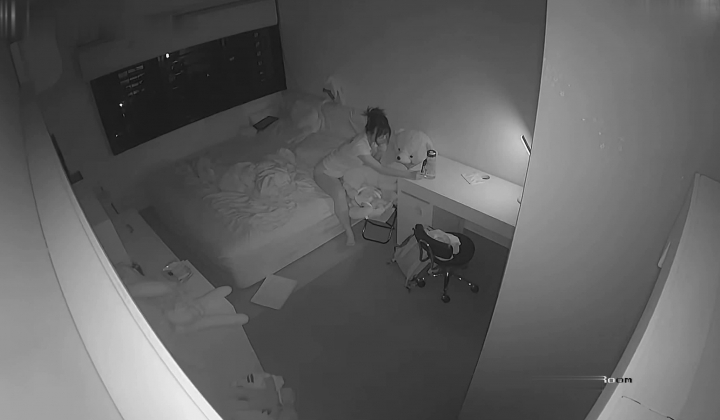 黑客破解家庭摄像头偷拍 家里条件不错的高中学妹房间学习生活高考前压力太大疲倦时 自慰缓解