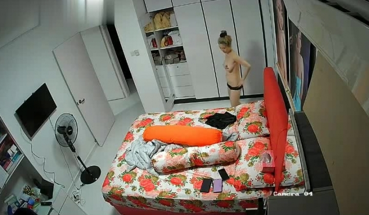 破解家庭摄像头（偷拍老夫少妻）巨乳美少妇欲求不满，趁老公不在带野男人回家激情