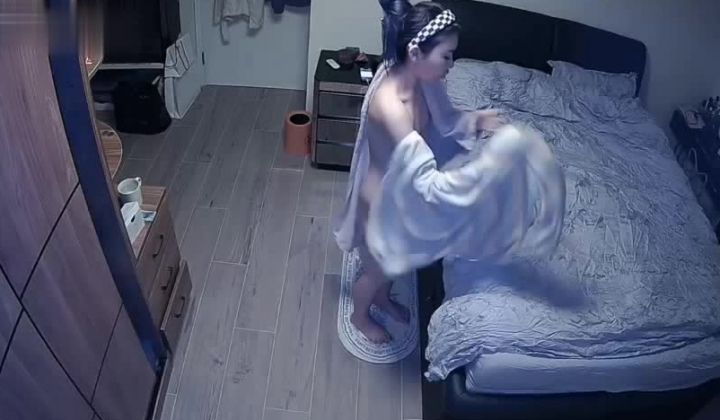 【精品TP】家庭网络破解摄像头 ️偷窥记录颜值天花板美女与男友日常在家喷血画面（完结篇）