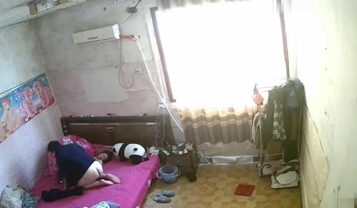 新流出黑客破解【家庭摄像头】新婚小夫妻 上来就是扒内裤一顿操