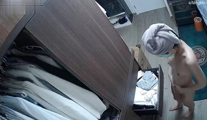 黑客破解家庭网络摄像头偷拍 ️颜值天花板 美丽小姐姐被纹身黑老大情夫蹂躏