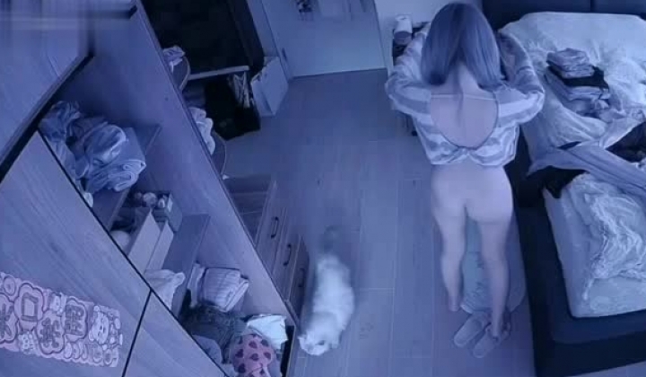 【精品TP】家庭网络破解摄像头 ️偷窥记录颜值天花板美女与男友日常在家喷血画面（完结篇）