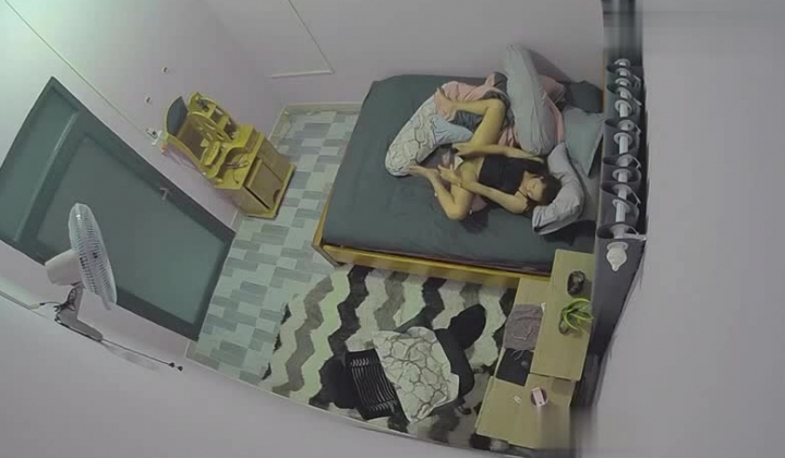 黑客破解萤石云家庭摄像头偷拍 骚妇老公出差和他视频神交把自己玩到高潮