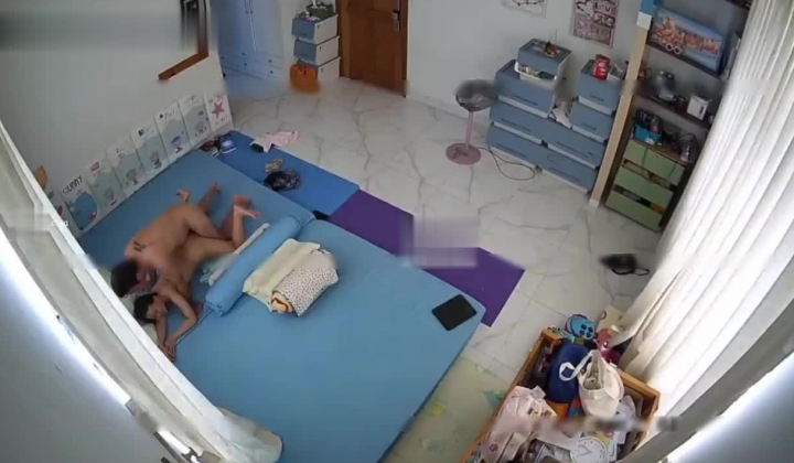 黑客破解家庭网络摄像头偷拍 夫妻日常性生活69互舔 情趣黑丝无套内射