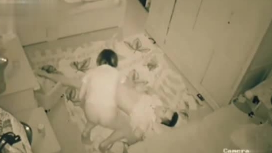 黑客破解家庭网络摄像头 摄像头偷拍啪啪啪合集 惊现女同舔逼 边上还躺着一个人