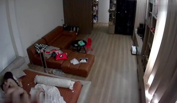 黑客破解家庭网络摄像头偷拍 ️老哥和身材苗条的漂亮媳妇各种姿势晨炮呻吟动人