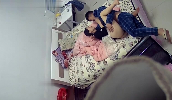 新流出黑客破解【家庭摄像头】新婚小夫妻 上来就是扒内裤一顿操