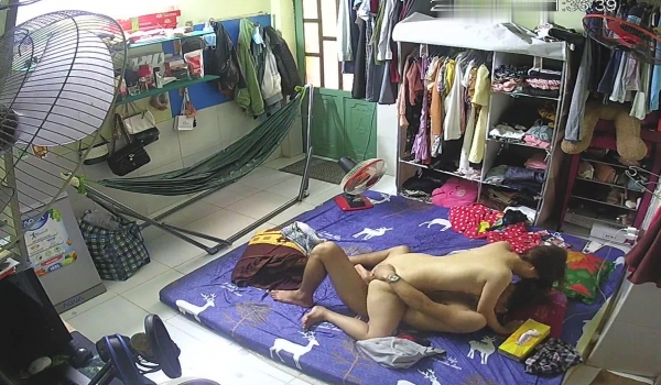 黑客破解家庭摄像头高清偷拍 年轻夫妻超会舔 颜射爆头满脸都是