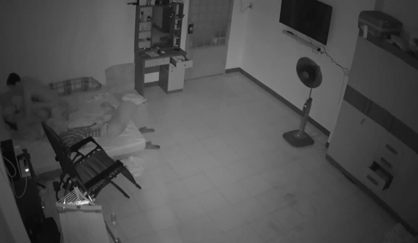【全网推荐】黑客破解家庭网络摄像头监控偷拍 男子面对美娇妻欲求不满 一个月干了9次 精彩资源值得