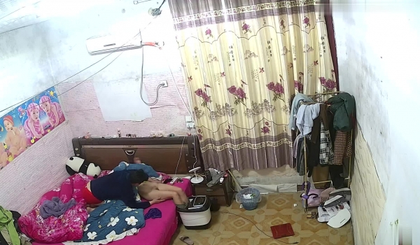 新流出黑客破解【家庭摄像头】新婚小夫妻 上来就是扒内裤一顿操